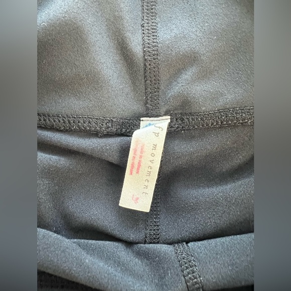 Free People Movement Infinity Crop Cutout Leggings in black Size Large - Picture 6 of 11